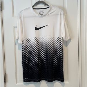 Men’s Nike tennis workout shirt